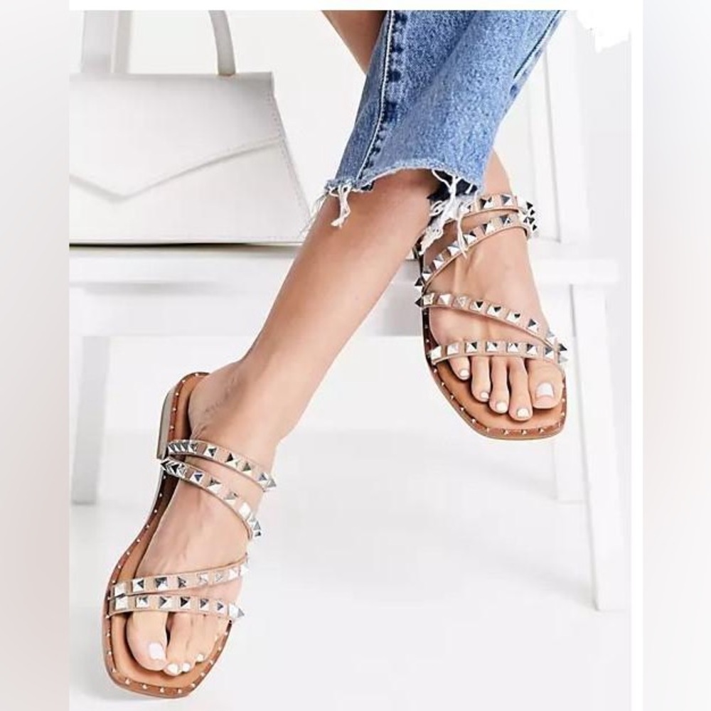 NWOT Steve Madden Skyler Studded Strappy Flat Sandal Tan Silver Size 8 - Picture 2 of 12